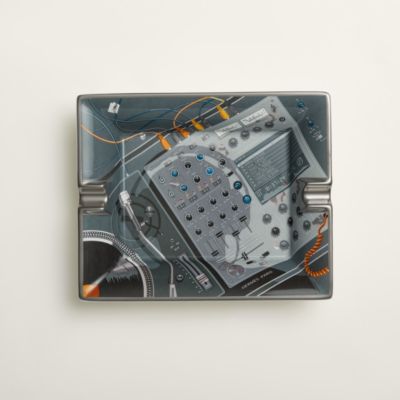 エルメス灰皿アクセサリートレイ　ペガサスの源泉　美品 HERMES エルメス ペガサス柄 プラチナ 小物入れ 灰皿 (HERMES/小物入れ